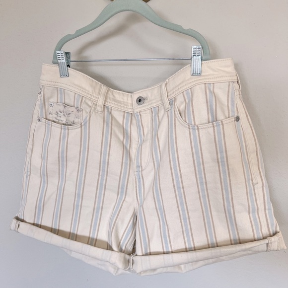 Pilcro / Anthropologie Womens Denim Shorts Slim Boyfriend - Size 29 - Like New - Picture 5 of 11